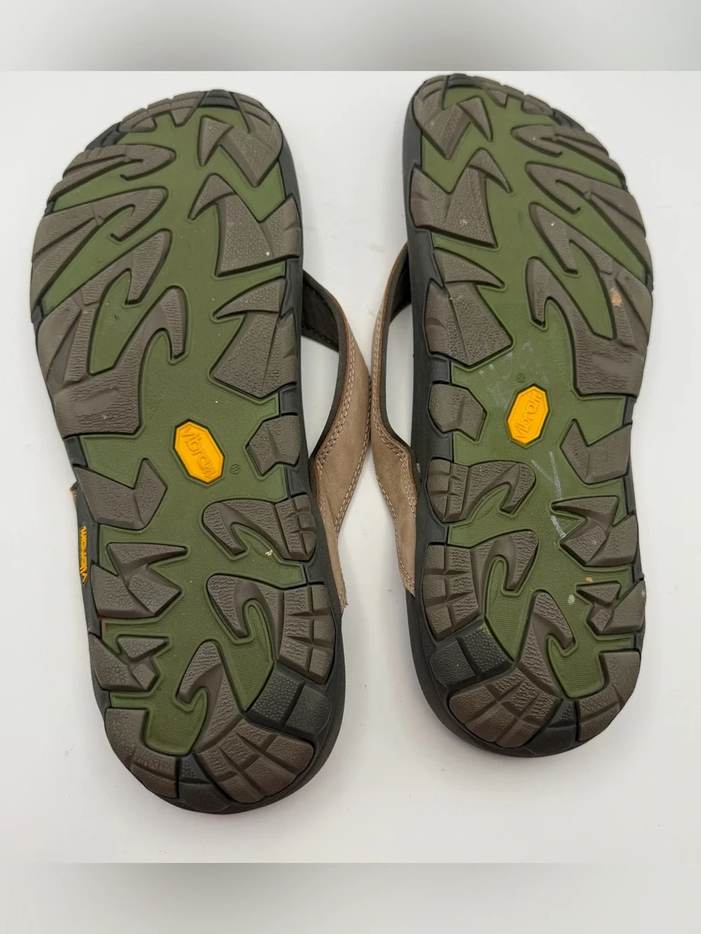 Vionic Men’s Leather Thong Flip Flop Sandals Brown Vibram Sole size 12
